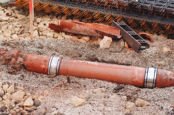 underground sewer pipe repair with couplings